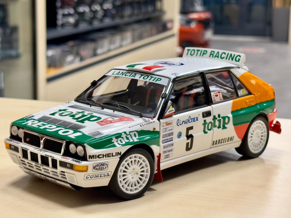KYOSHO 1:18 LANCİA DELTA HF İNTERGRALE 1993