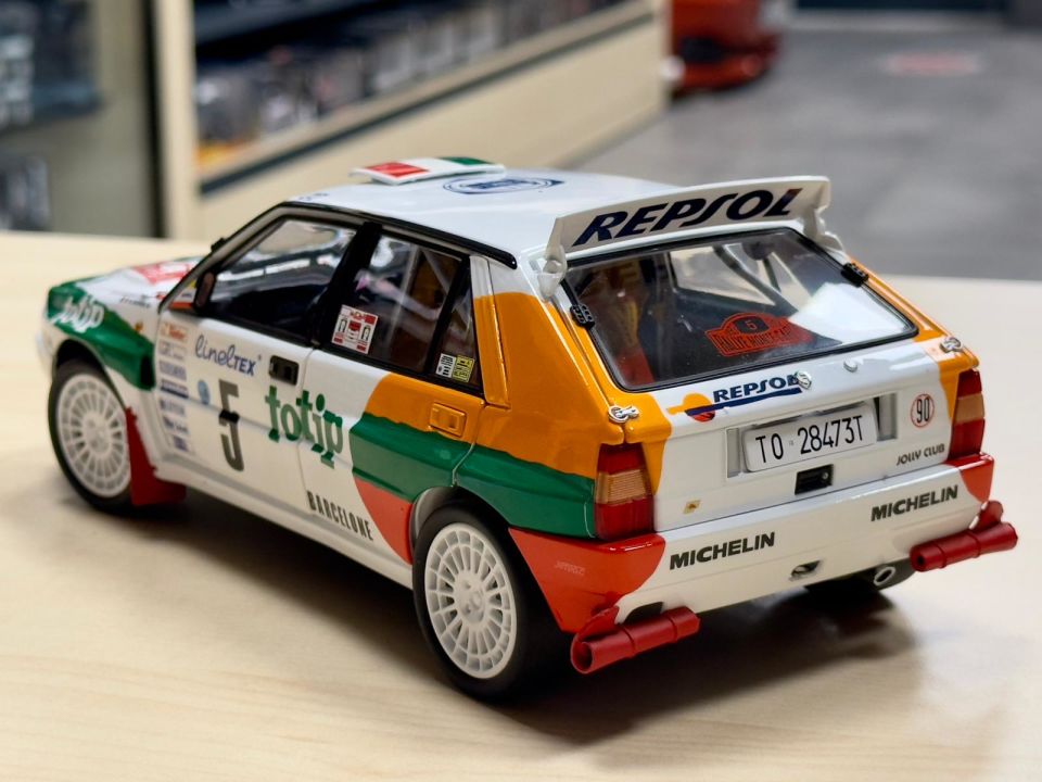 KYOSHO 1:18 LANCİA DELTA HF İNTERGRALE 1993