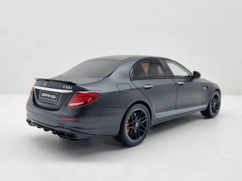 GT SPIRIT MERCEDES-BENZ E 63 S AMG 1:18 (B66963111)