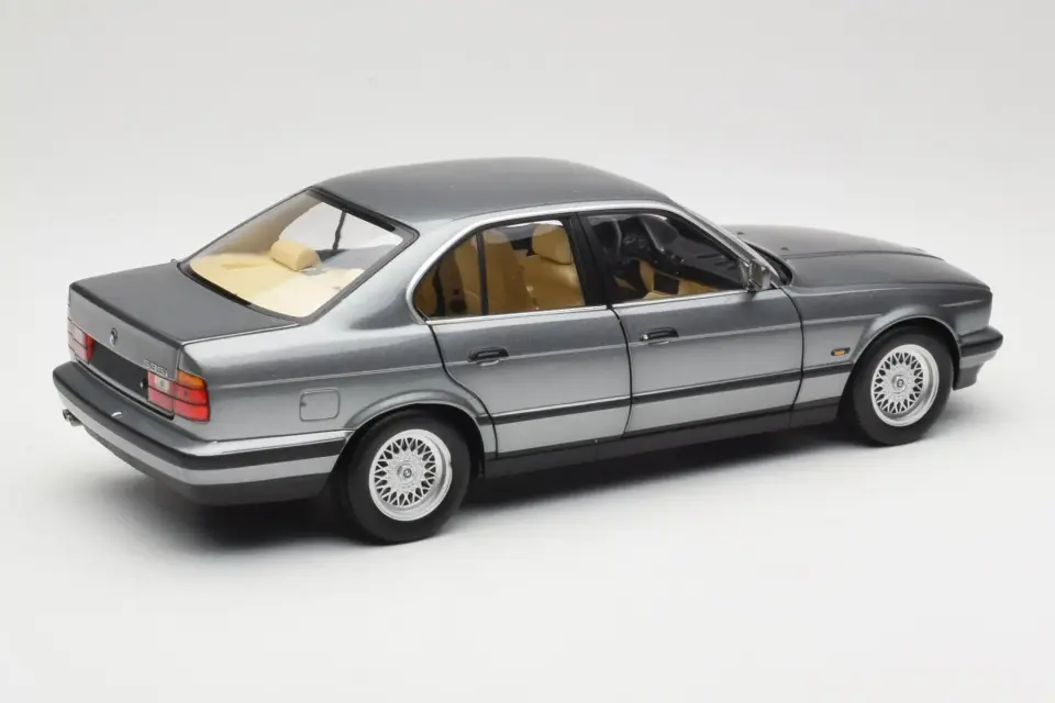 MINICHAMPS BMW 535İ (E34) 1998 1:18