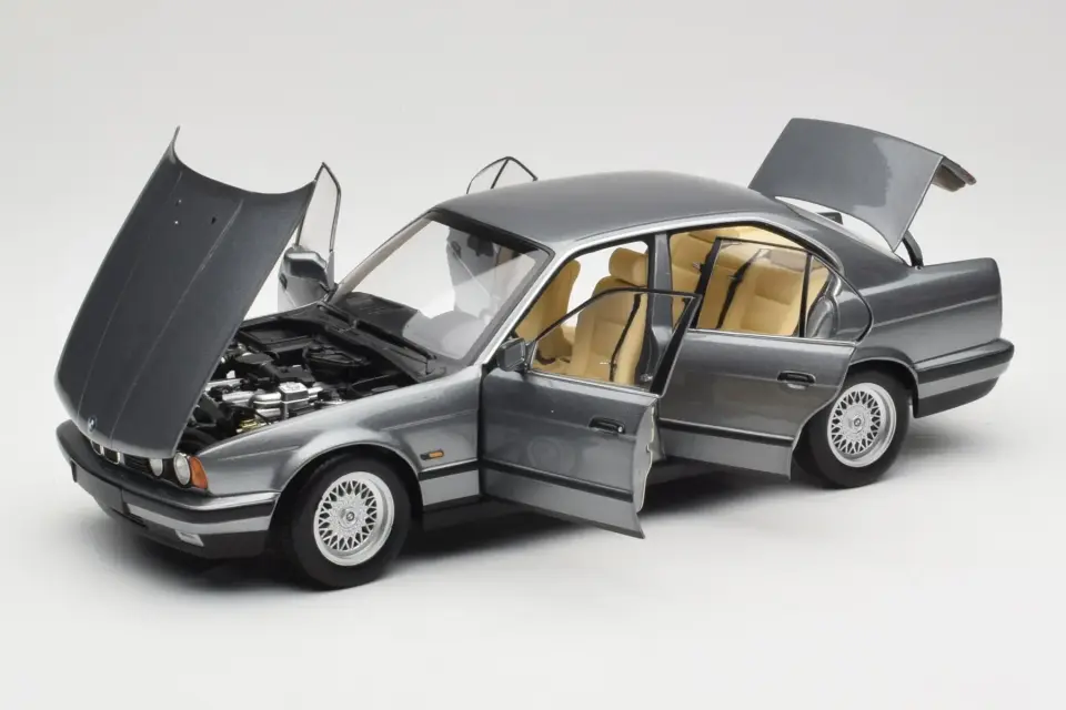 MINICHAMPS BMW 535İ (E34) 1998 1:18