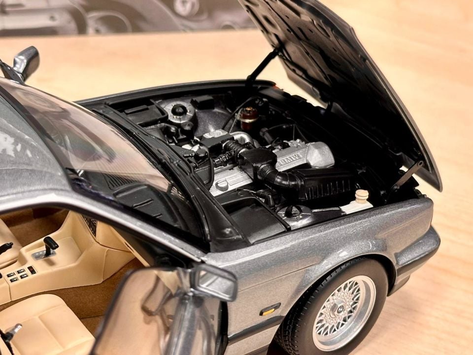 MINICHAMPS 1:18 BMW 535İ (E34)1988
