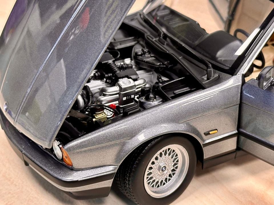 MINICHAMPS 1:18 BMW 535İ (E34)1988