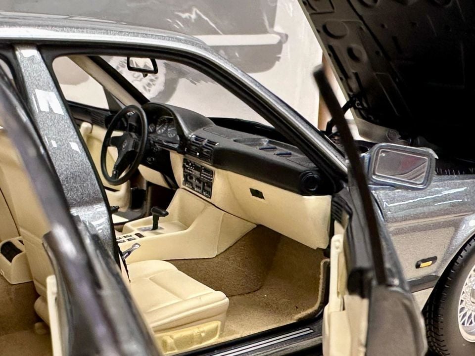 MINICHAMPS 1:18 BMW 535İ (E34)1988