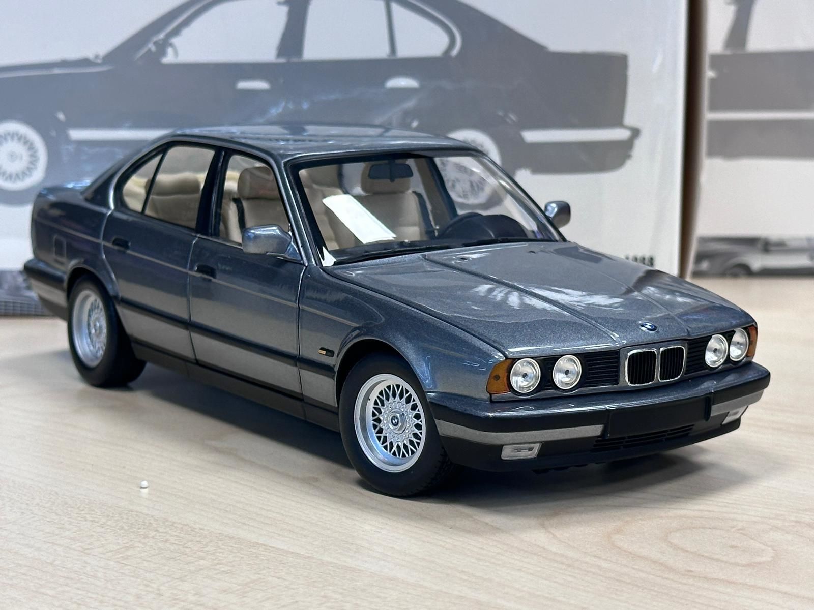 MINICHAMPS 1:18 BMW 535İ (E34)1988