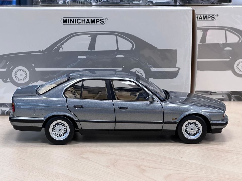 MINICHAMPS 1:18 BMW 535İ (E34)1988