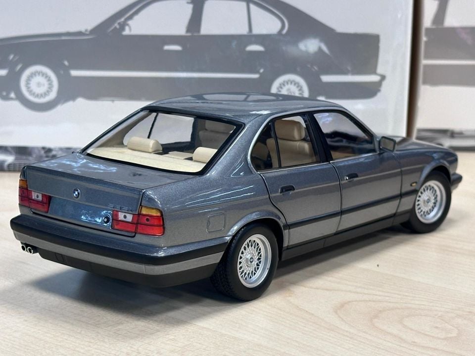 MINICHAMPS 1:18 BMW 535İ (E34)1988