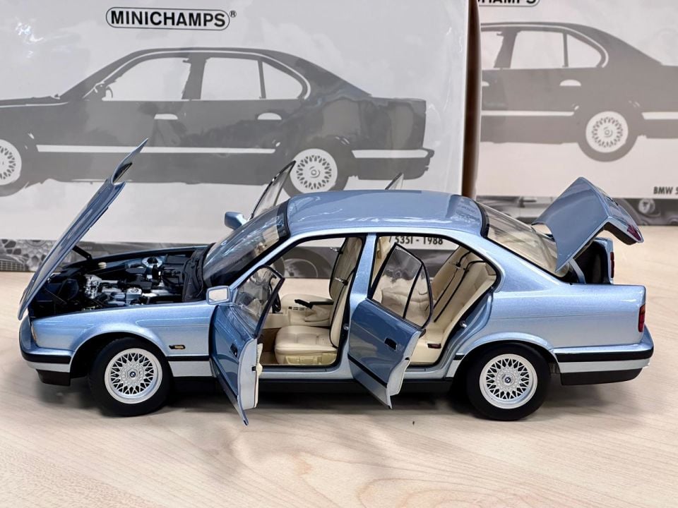 MINICHAMPS 1:18 BMW 535İ (E34)1988