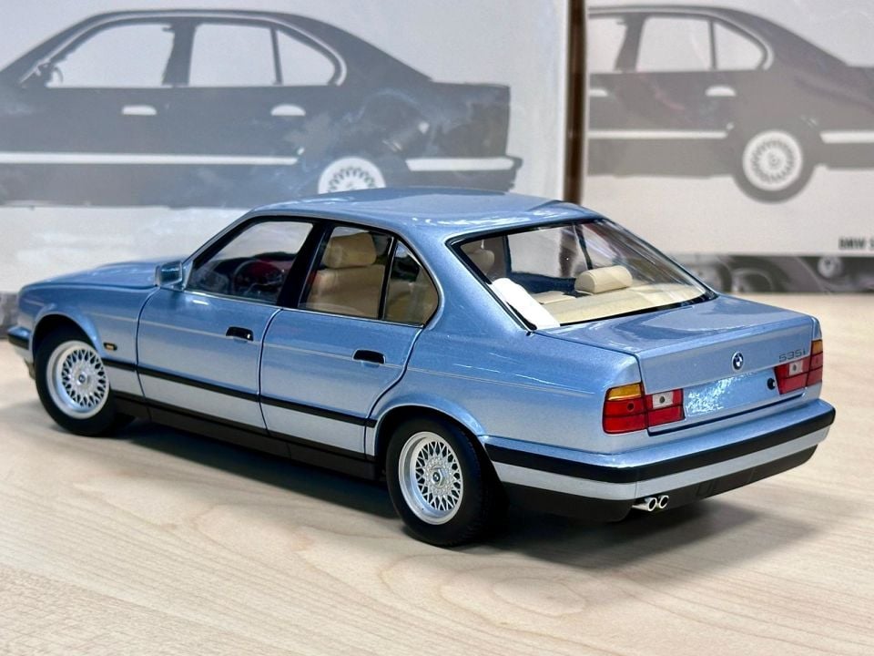 MINICHAMPS 1:18 BMW 535İ (E34)1988