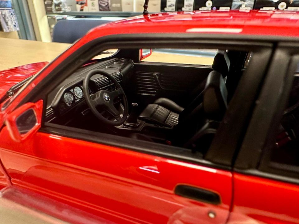 BMW 1:18 M3 STREET (E30) DİECAST -1987