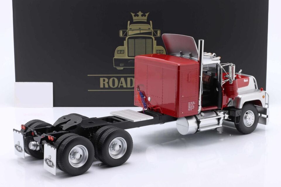 1:18 Road Kings 1974 Mack RL700L Red Metallic / Silver