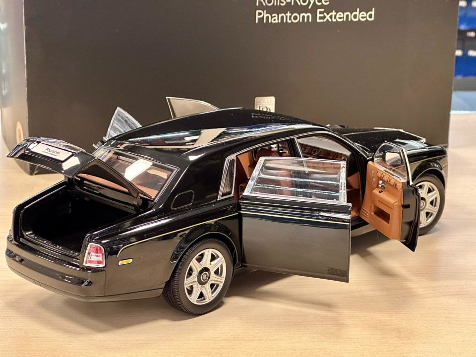 KYOSHO - ROLLS ROYCE - PHANTOM EWB LIMOUSINE 2012