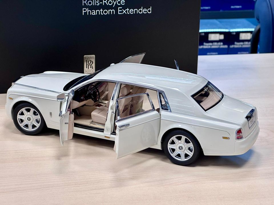 KYOSHO - ROLLS ROYCE - PHANTOM EWB LIMOUSINE 2012