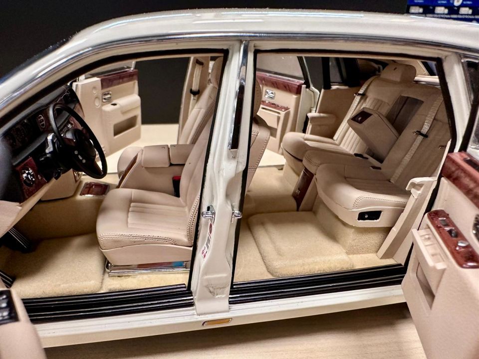 KYOSHO - ROLLS ROYCE - PHANTOM EWB LIMOUSINE 2012