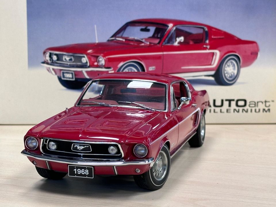 AUTOART 1:18 MILLENNIUM FORD MUSTANG GT