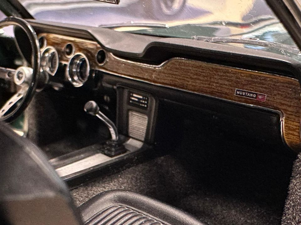 AUTOART 1:18 MILLENNIUM FORD MUSTANG GT (72812)