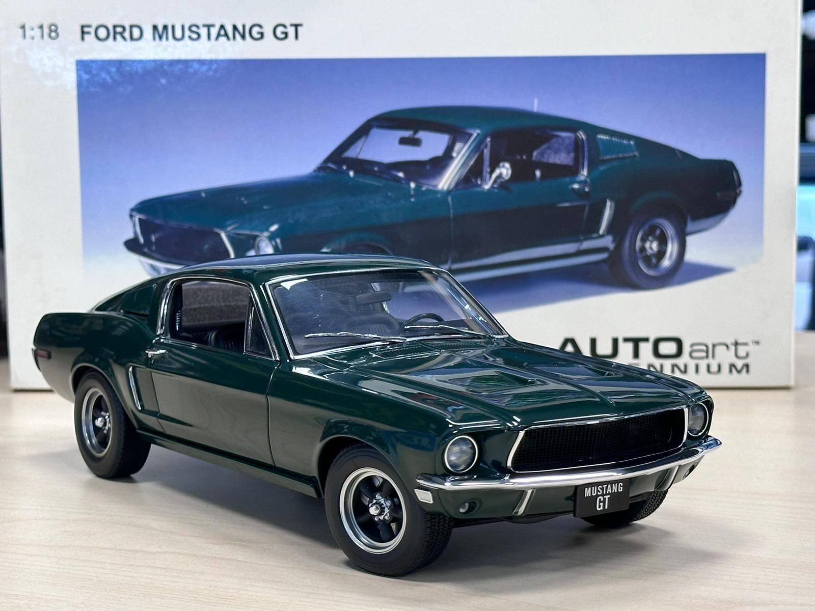 AUTOART 1:18 MILLENNIUM FORD MUSTANG GT (72812)