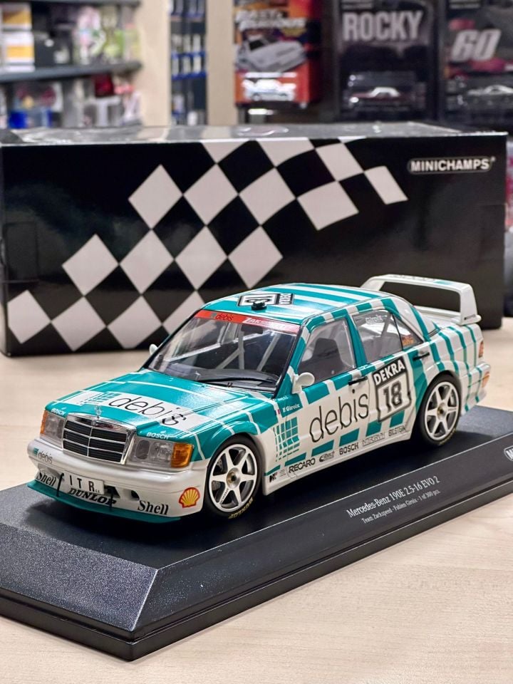 MINICHAMPS MERCEDES BENZ 190E 2.5-16 EVO 2 1:18 (451059)