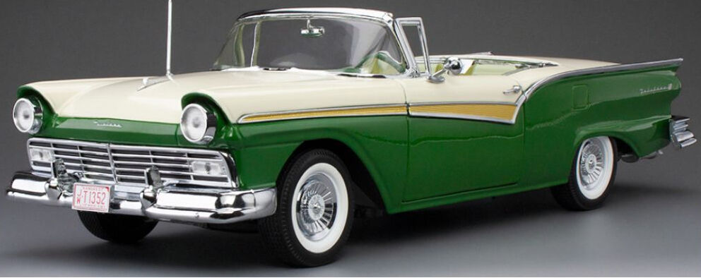 1957 Ford Fairlane 500 Skyliner Cumberland Green / Colonial White