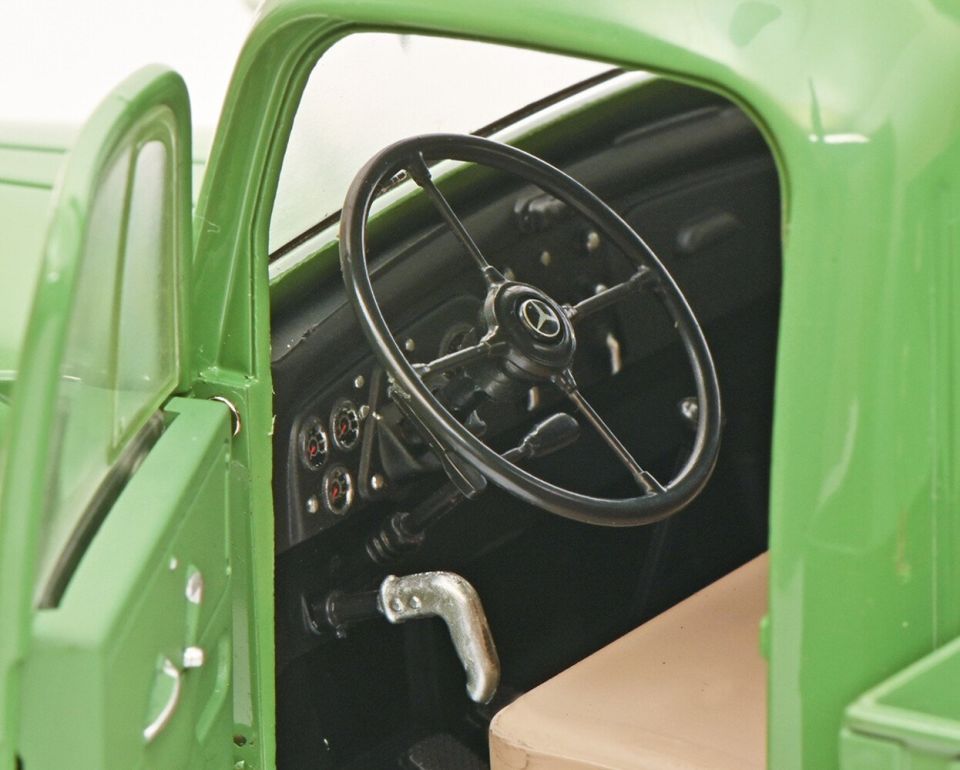 SCHUCO MERCEDES BENZ L3500 1950 1:18