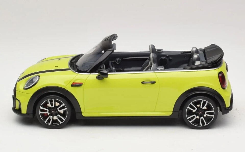 1:18 OTTO 2021 Mini Cooper JCW Cabrio Zesty Yellow