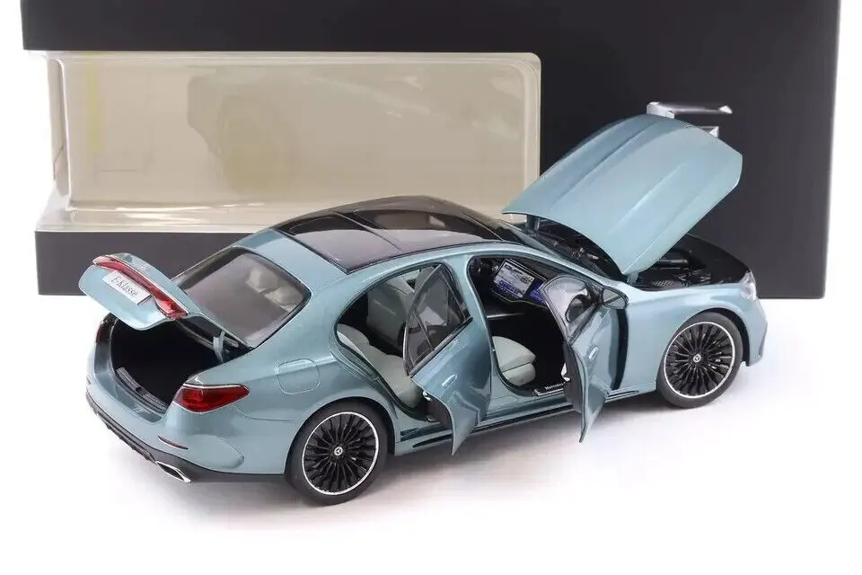 İSCALE MERCEDES-BENZ E CLASS W214 2024 1:18