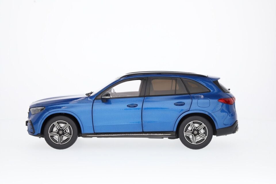 İSCALE MERCEDES-BENZ GLC X254 1:18 (B66960647)