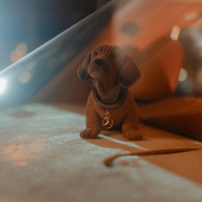 MERCEDES-BENZ NODDING DOG