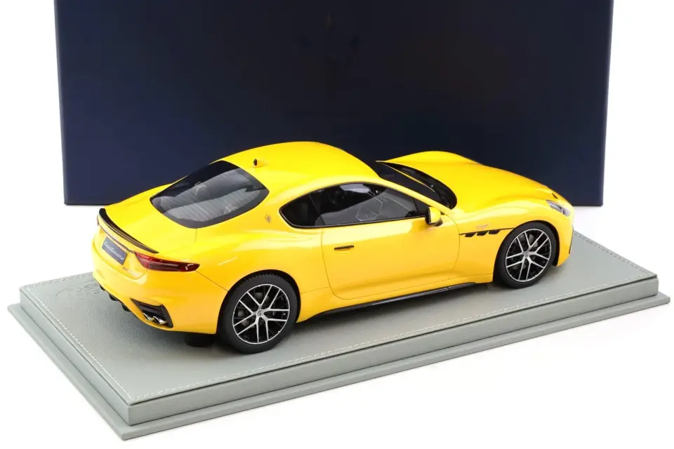 BBR MASERATI GRANTURISMO TROFEO 2023 DEALER VERSION 1:18