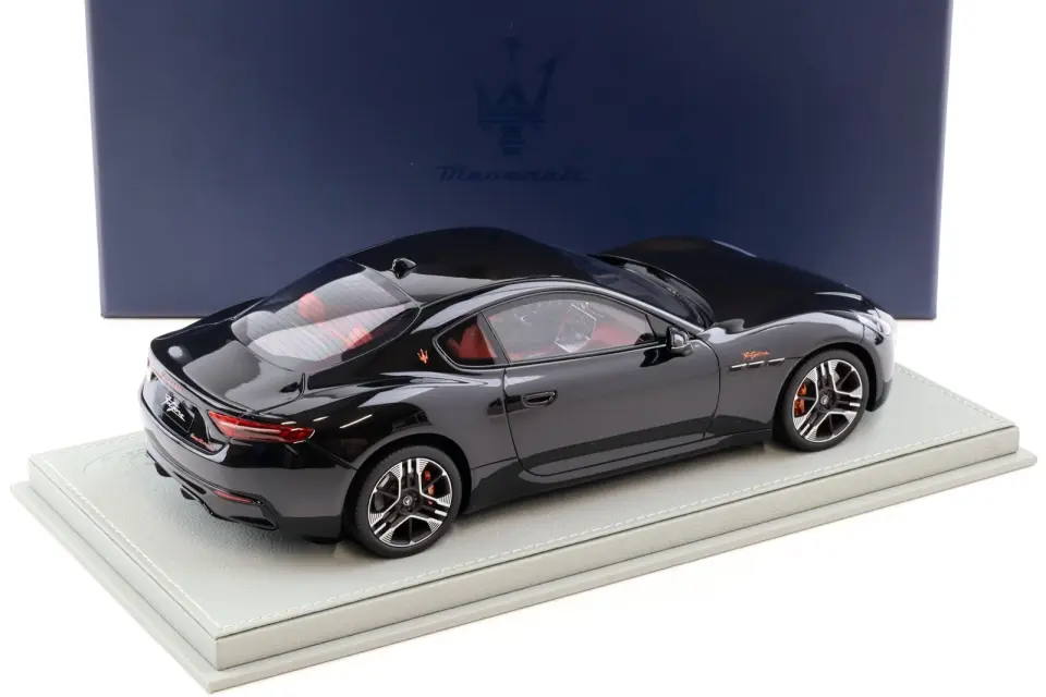 BBR MASERATI GRANTURISMO FOLGORE 2023 DEALER VERSION 1:18 (GELECEK MODEL)