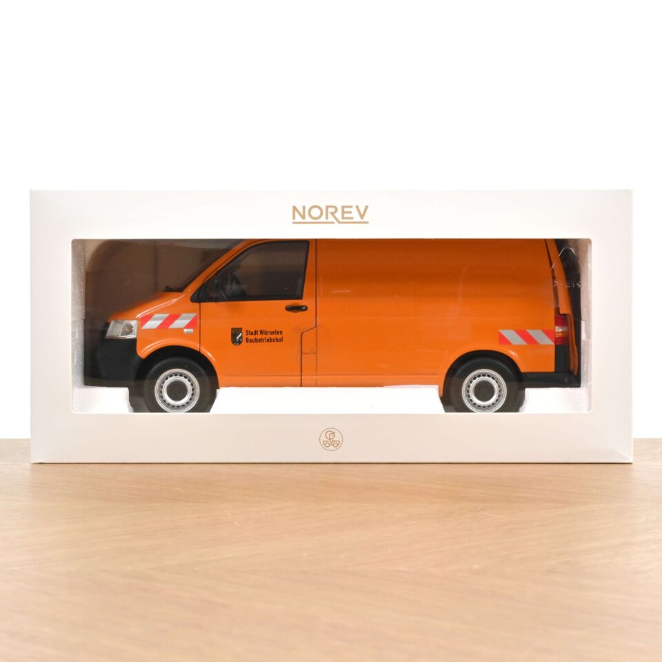 VW Transporter 2003 Communal Vehicle 1:18