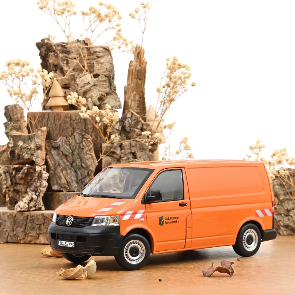 VW Transporter 2003 Communal Vehicle 1:18