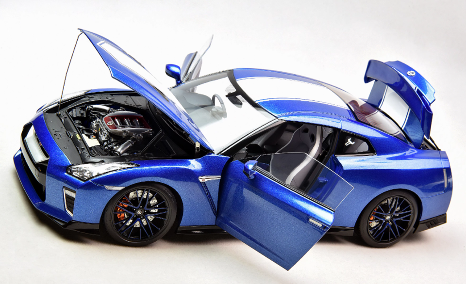 MOTORHELIX NISSAN SKYLINE GT-R (R35) 50th ANIVERSARY WAGON BLUE 1:18 (M85503)