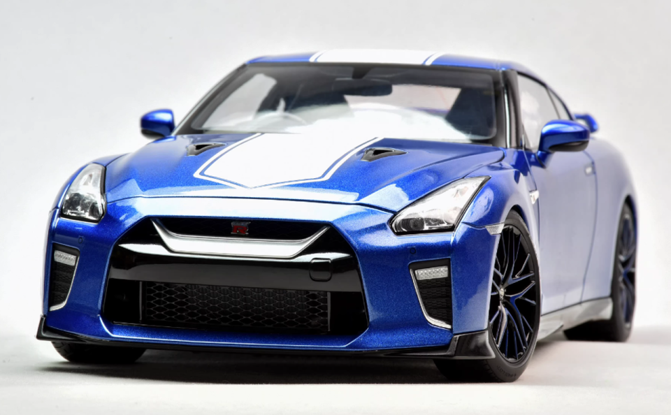 MOTORHELIX NISSAN SKYLINE GT-R (R35) 50th ANIVERSARY WAGON BLUE 1:18 (M85503)