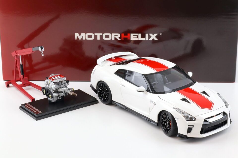 MOTORHELIX NISSAN GT-R (R35) 50th ANIVERSARY BRILLIANT WHITWE 1:18 (M83501)
