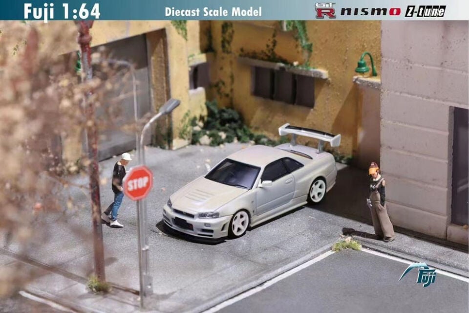 Fuji Model 1:64 Nissan Skyline R34 GTR Pearl White ( 699 LİMİTED)