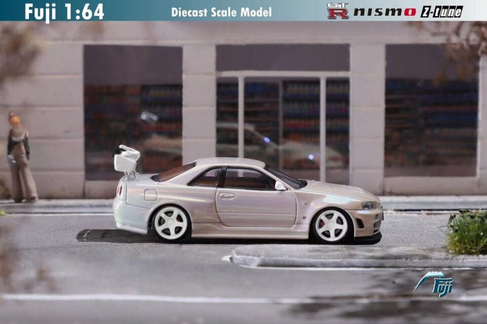 Fuji Model 1:64 Nissan Skyline R34 GTR Pearl White ( 699 LİMİTED)