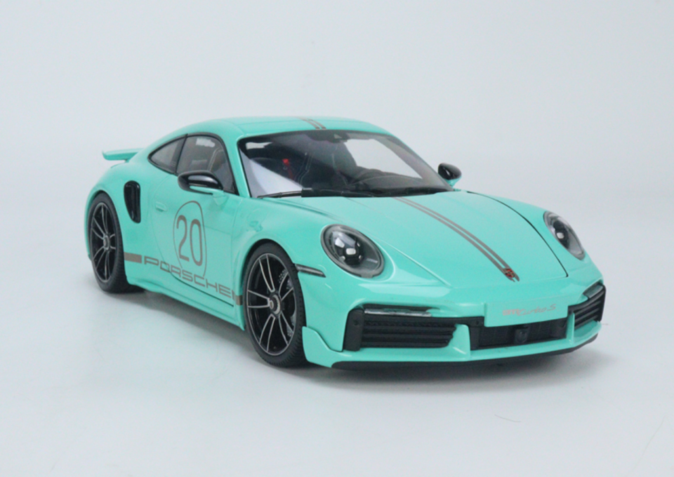 MINICHAMPS PORSCHE 911 TURBO S COUPLE SPORT DESİGN 2021 (113069077) 1:18