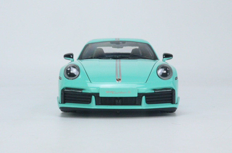 MINICHAMPS PORSCHE 911 TURBO S COUPLE SPORT DESİGN 2021 (113069077) 1:18