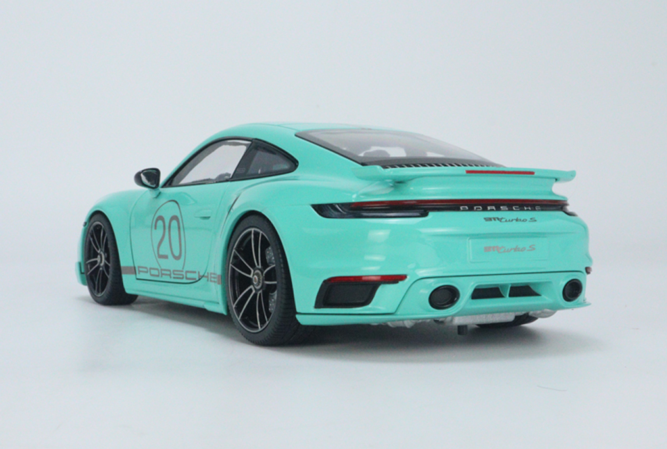 MINICHAMPS PORSCHE 911 TURBO S COUPLE SPORT DESİGN 2021 (113069077) 1:18