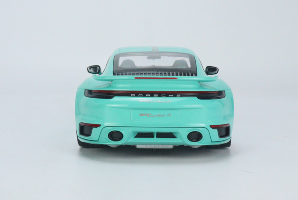 MINICHAMPS PORSCHE 911 TURBO S COUPLE SPORT DESİGN 2021 (113069077) 1:18
