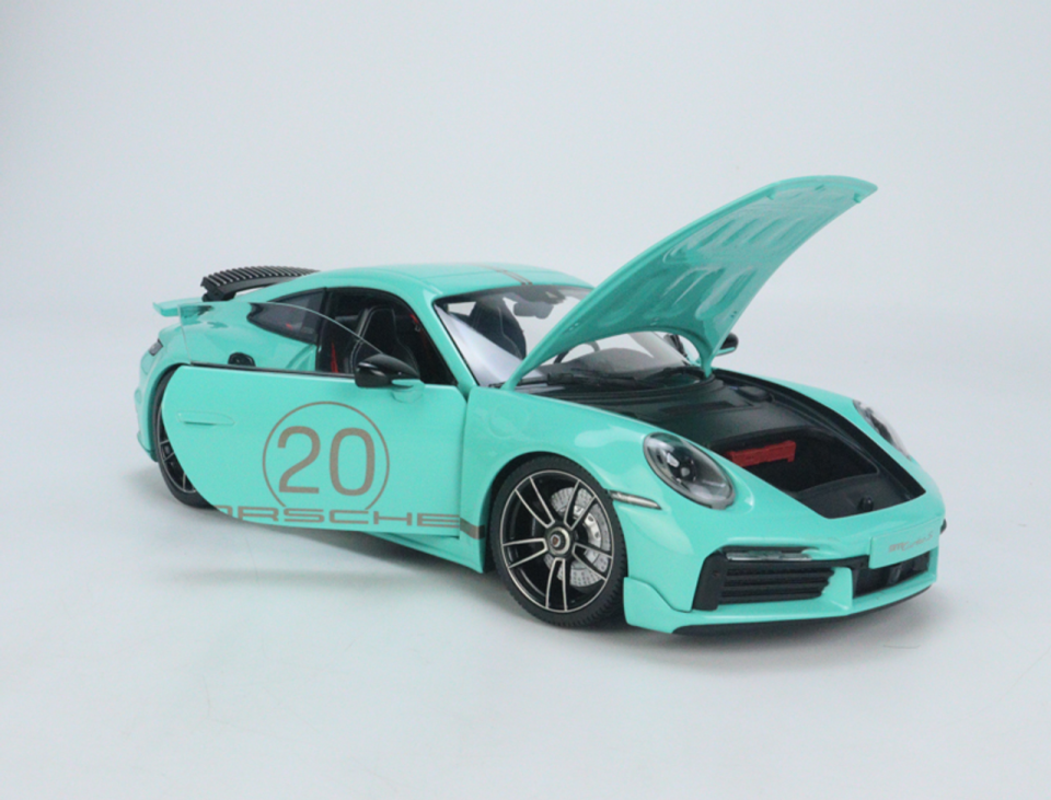 MINICHAMPS PORSCHE 911 TURBO S COUPLE SPORT DESİGN 2021 (113069077) 1:18