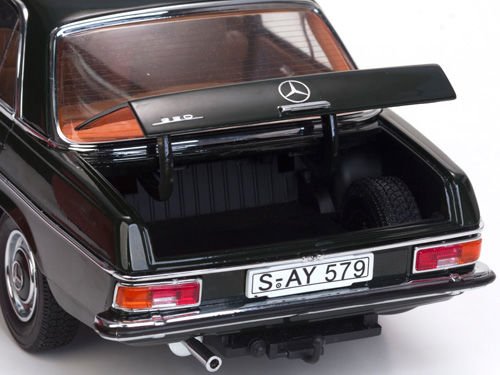 SUNSTAR MERCEDES BENZ STRICH 8 SALOON 1:18 (4579)