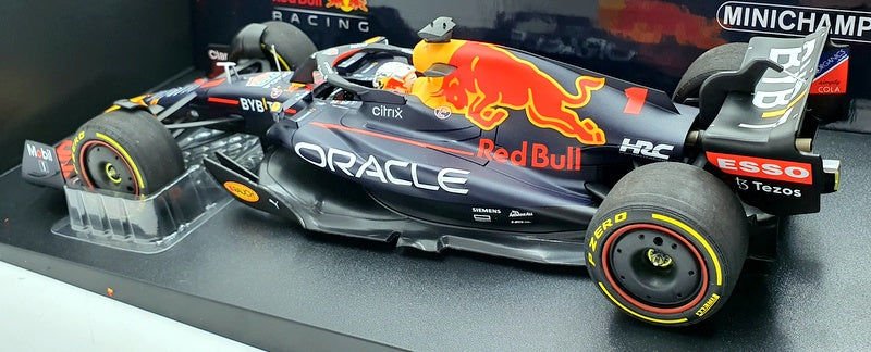 MINICHAMPS ORACLE RED BULL RACING RB19 2023 1:18 (110230701)