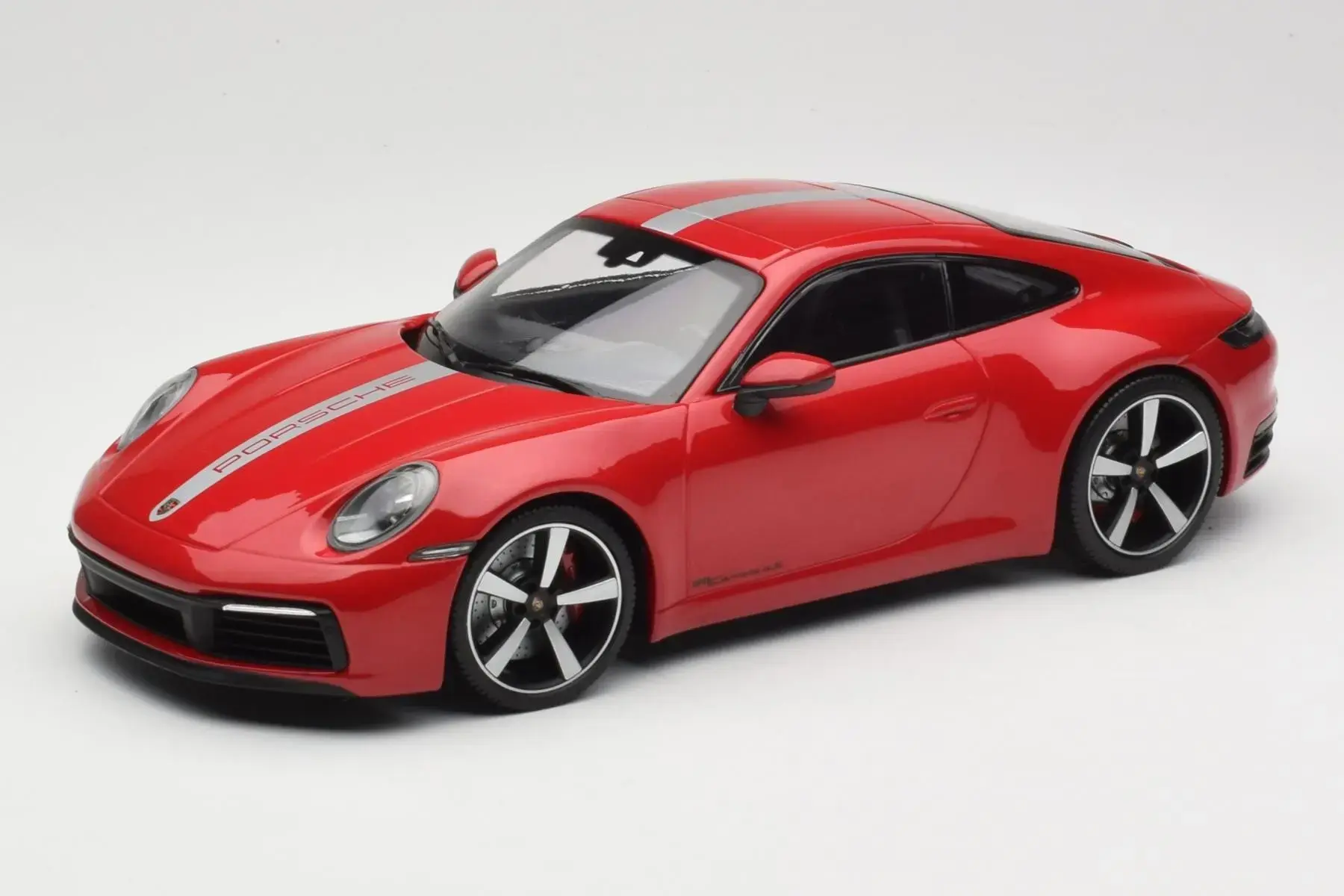 MINICHAMPS PORSCHE 911 CARRERA 4S 2019 (155067326) 1.18