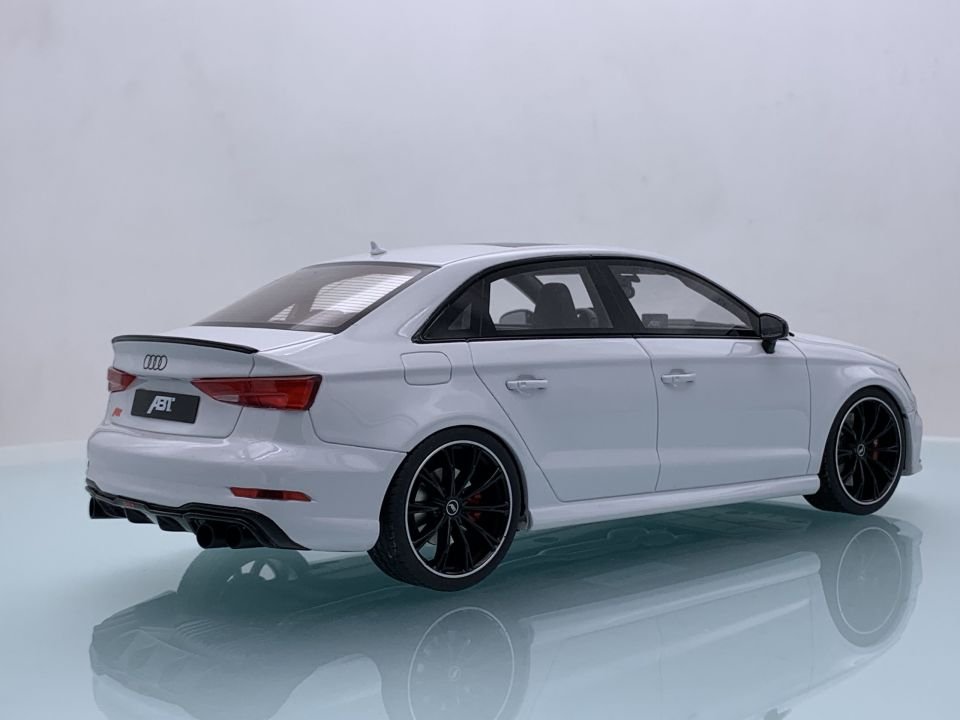 GT SPİRİT AUDI RS 3 SEDAN 1:18