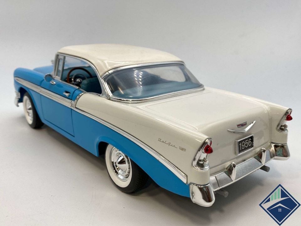 SIGNATURE MODEL CEHVROLET BEL AIR 1956 1:18 (92128/9)