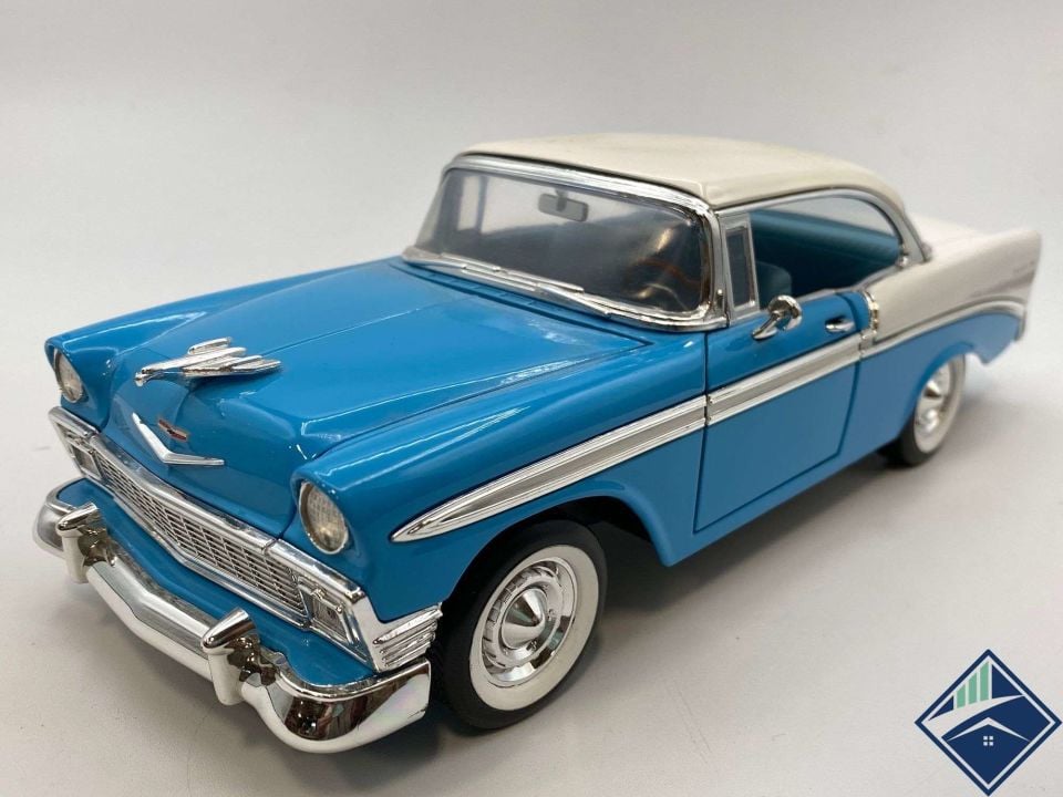 SIGNATURE MODEL CEHVROLET BEL AIR 1956 1:18 (92128/9)
