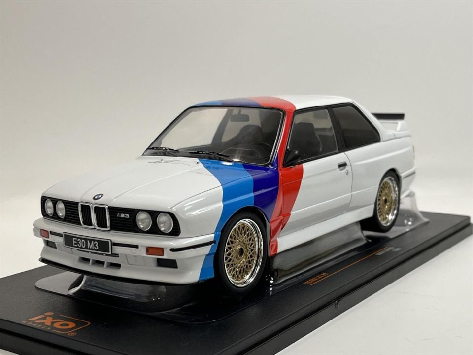 İXO BMW E30 M3 1989 1:18