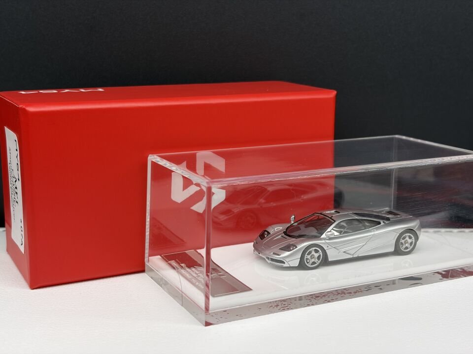 MY64 MCLAREN F1 MAGNESIUM SILVER 1:64